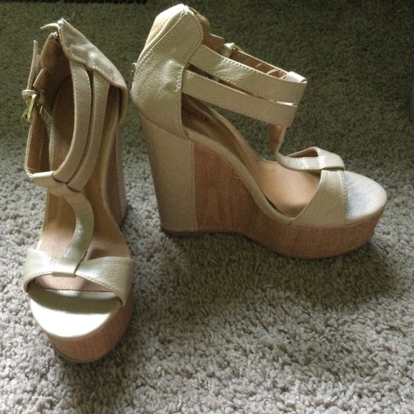 Qupid Shoes - Tan wedges